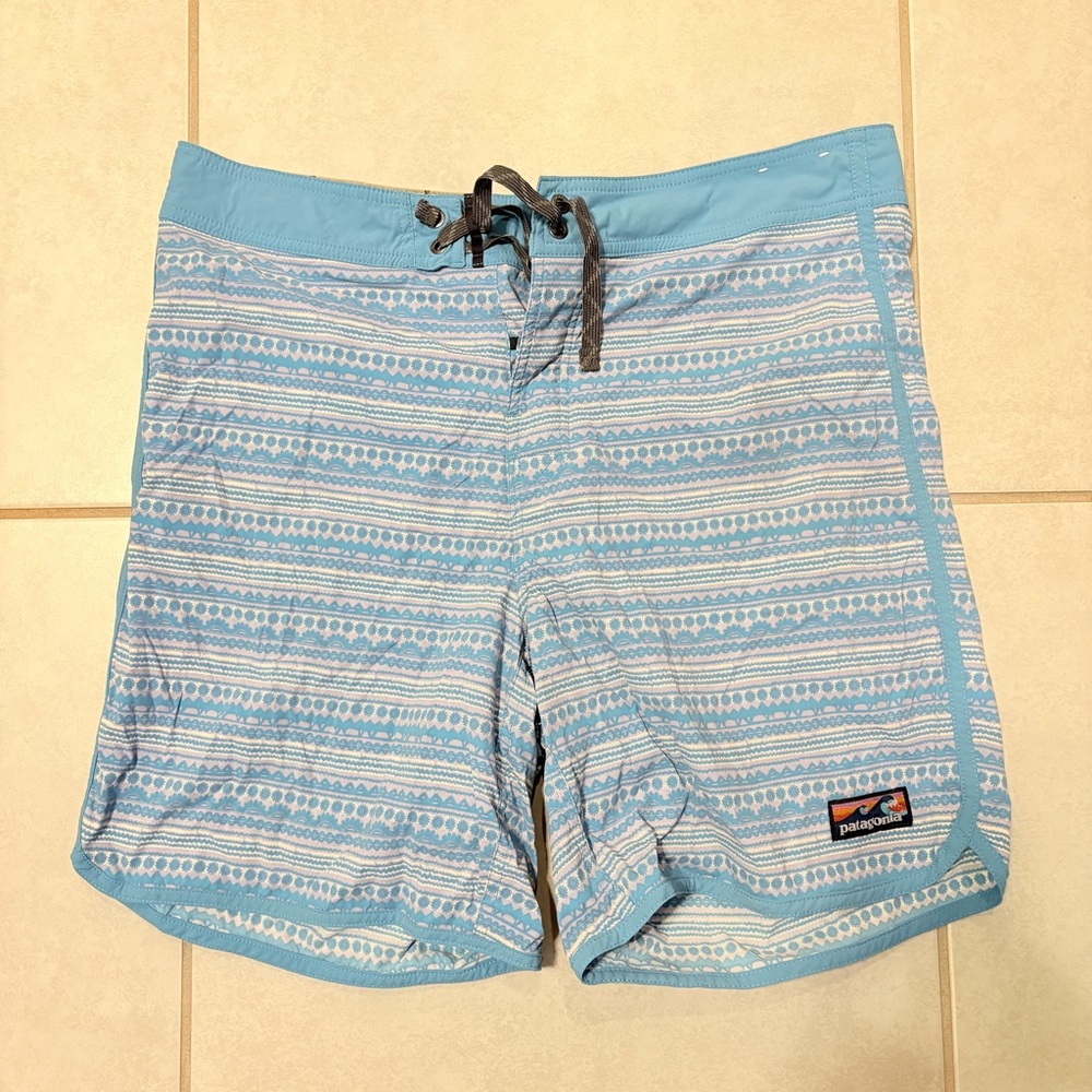 Men's Scallop Hem Stretch Wavefarer Board Shorts | 34 Waist